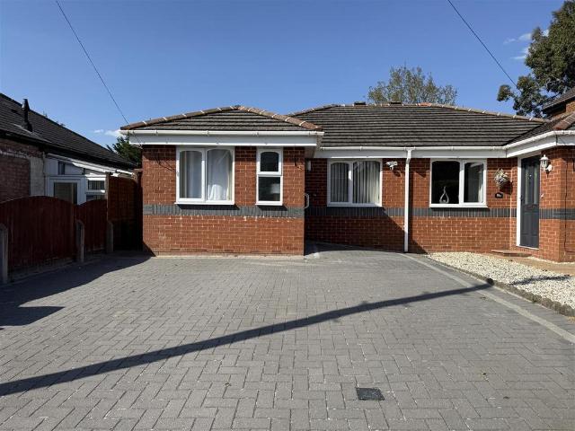Bungalow for sale in Halesowen, West Midlands