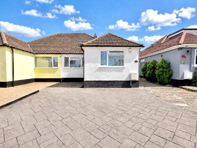 Bungalow for sale in Ramsden, Greater London