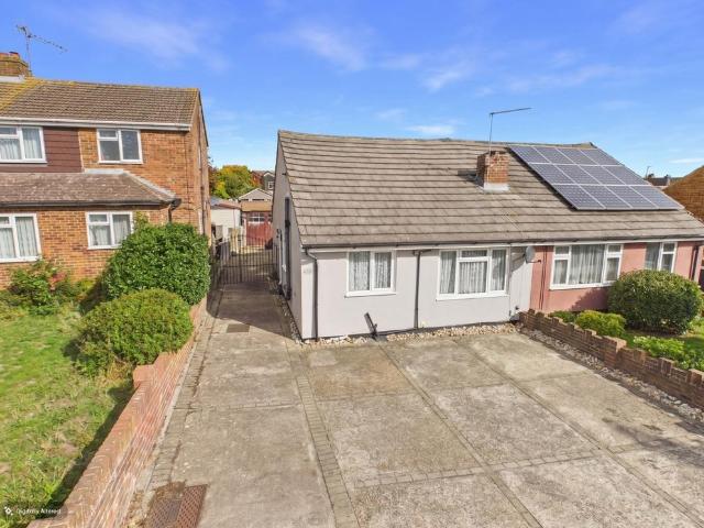 Bungalow for sale in Strood