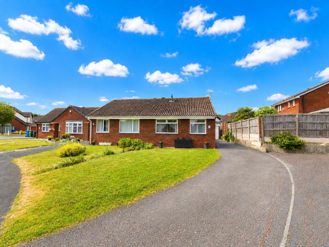 Bungalow for sale in Shell Green, Widnes