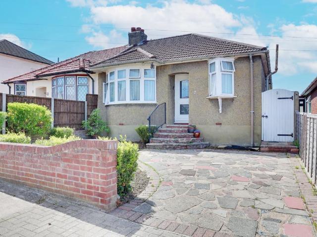 Bungalow for sale in Cockmannings, Greater London