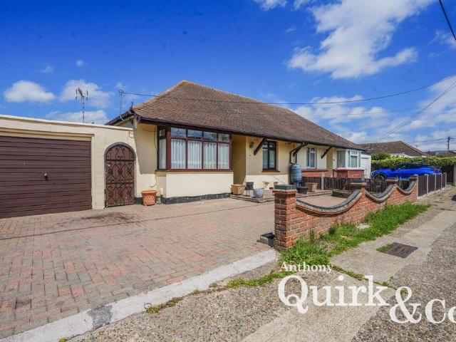 Bungalow for sale in Winter Gardens, Essex