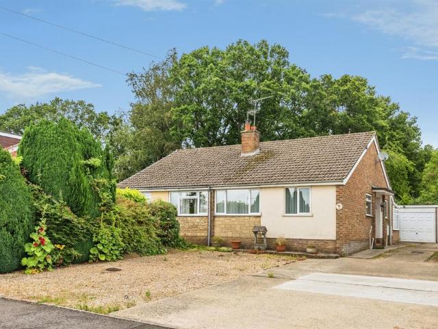 Bungalow for sale in North Leigh, Black Bourton