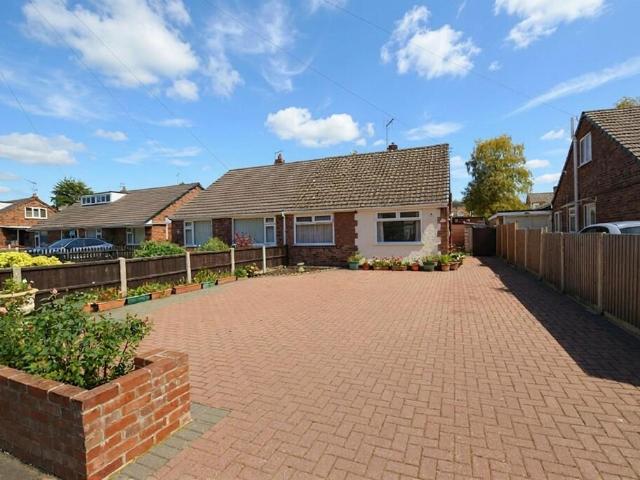 Bungalow for sale in Hadley Castle