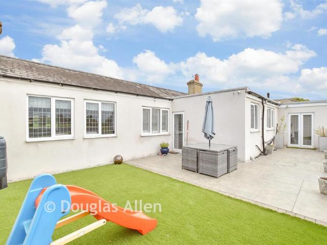 Bungalow for sale in London Borough of Redbridge, Greater London