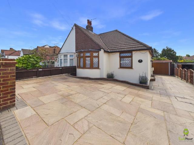Bungalow for sale in Barnehurst, Greater London