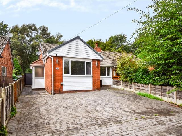 Bungalow for sale in Shaw and Crompton, Pendock