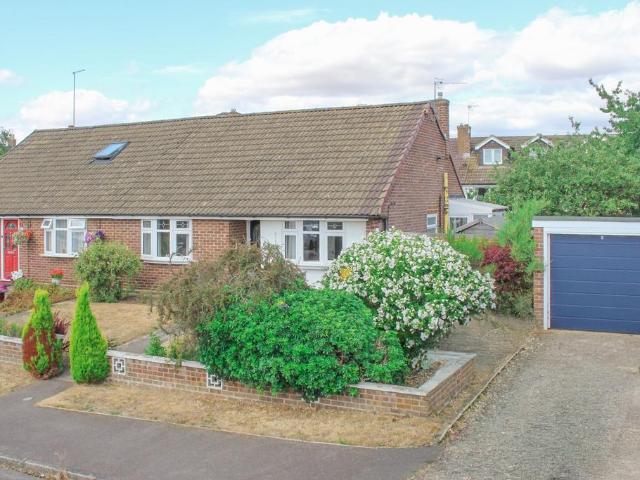 Bungalow for sale in Leighton-Linslade, Leighton Buzzard