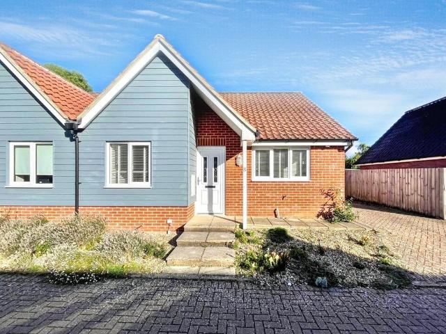 Bungalow for sale in Chelmondiston, Suffolk