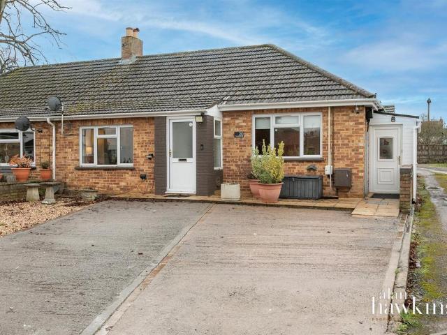 Bungalow for sale in Calne