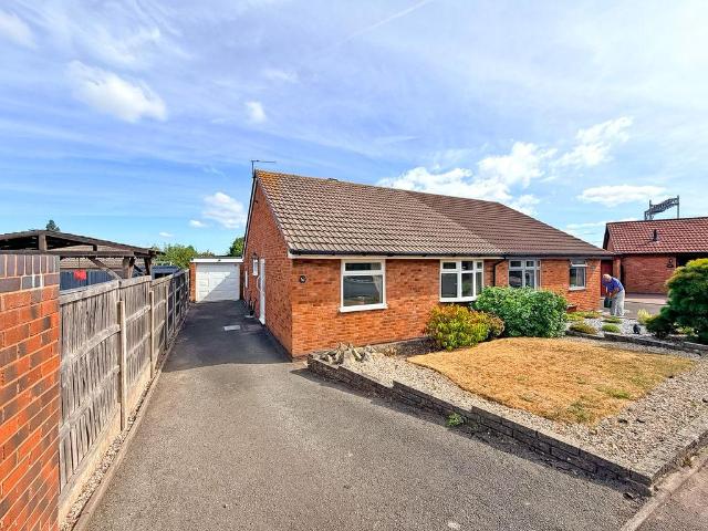 Bungalow for sale in Landywood, Great Chatwell
