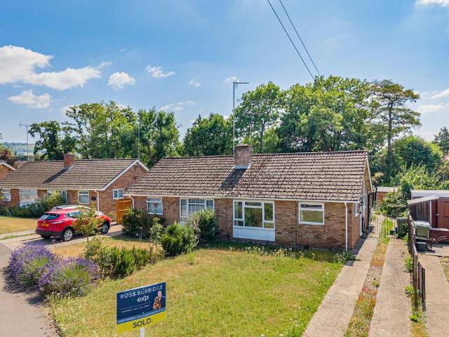 Bungalow for sale in Ewens Farm, Golden Valley