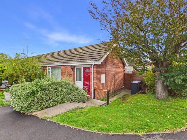Bungalow for sale in Woodloes Park, Warwick