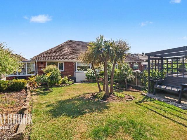 Bungalow for sale in Pogmoor, South Yorkshire