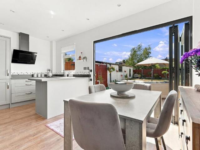 Bungalow for sale in Havering's Grove, Billericay
