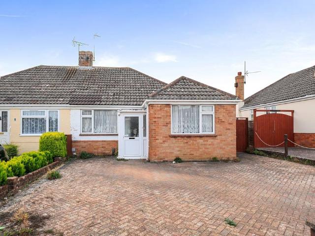 Bungalow for sale in Berg Estate, Basingstoke and Deane