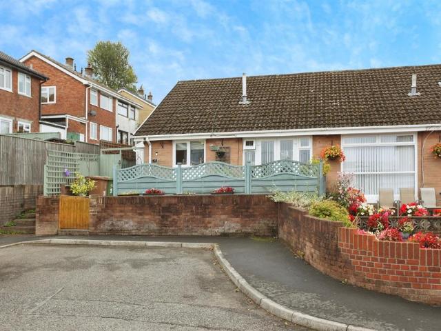 Bungalow for sale in Woodfieldside, Penmaen