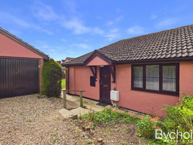 Bungalow for sale in Chelmondiston, Suffolk