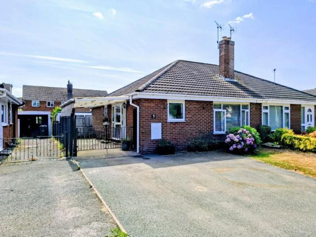 Bungalow for sale in Guilsfield