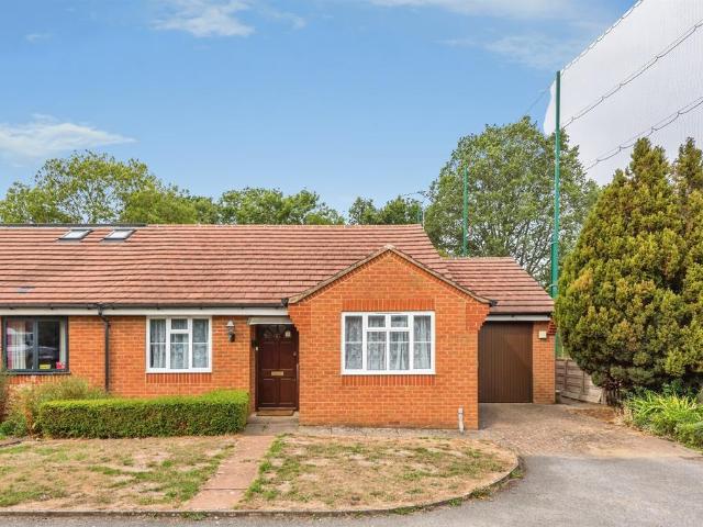 Bungalow for sale in Albury, South Oxfordshire