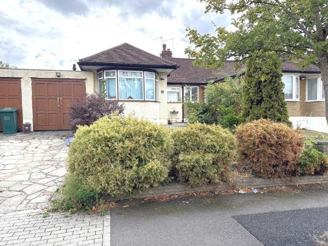 Bungalow for sale in Brunswick Park, Greater London