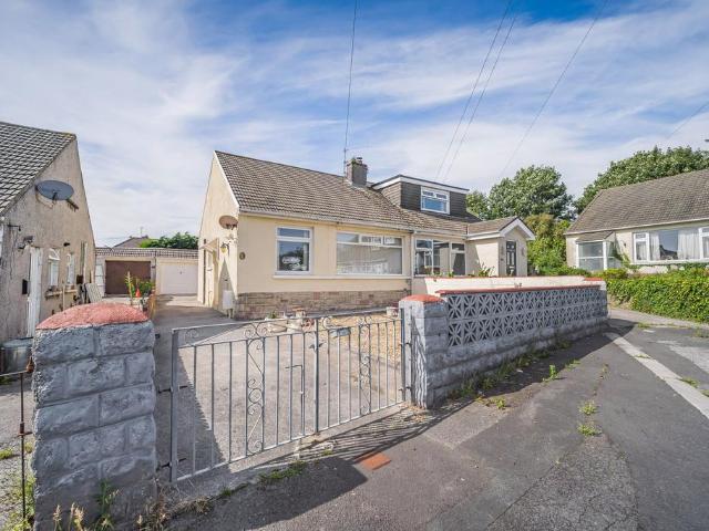 Bungalow for sale in Cefn Glas, Wales