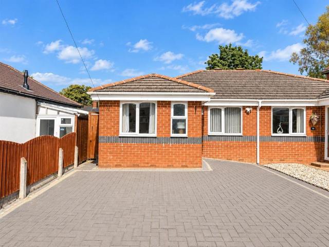 Bungalow for sale in Halesowen, Dudley