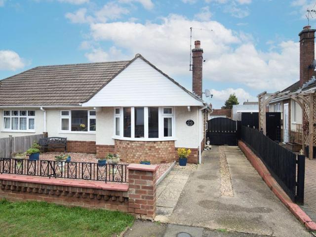 Bungalow for sale in Burrow's Bush, Wellingborough