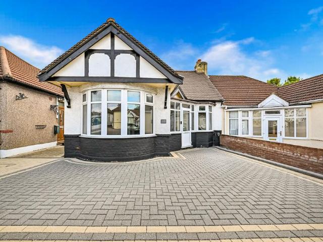 Bungalow for sale in London Borough of Redbridge, Greater London
