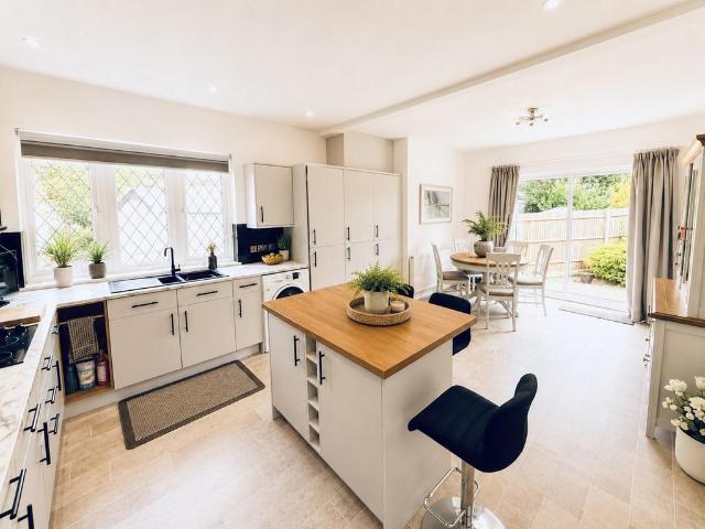 Bungalow for sale in Goddington, Greater London