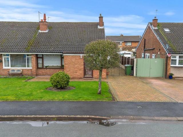 Bungalow for sale in Lingley Green, Warrington