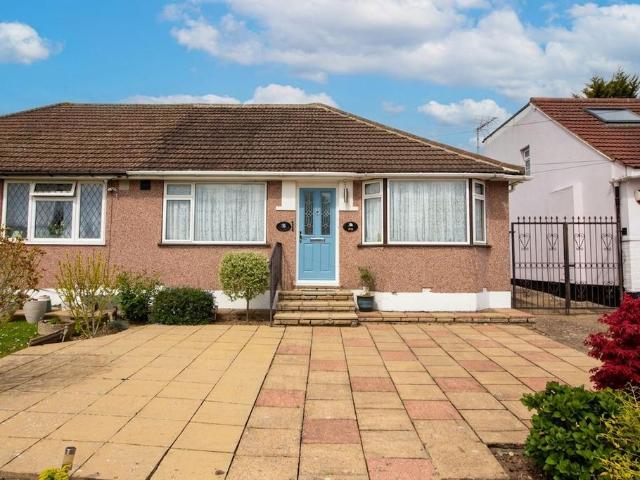 Bungalow for sale in Watford Rural, Batchworth