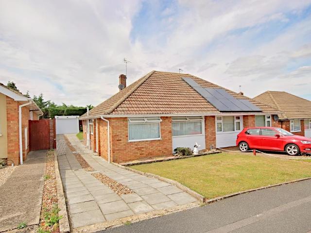 Bungalow for sale in Allington, Midway