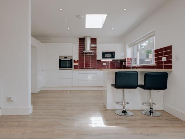 Bungalow for sale in Watford Rural, Batchworth