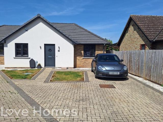 Bungalow for sale in Barton-le-clay, Bedfordshire