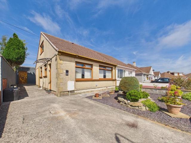 Bungalow for sale in Cefn Glas, Wales