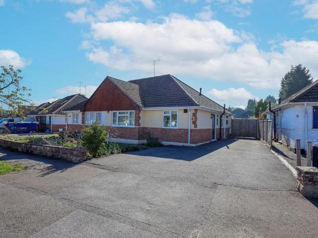 Bungalow for sale in World's End, Mid Sussex