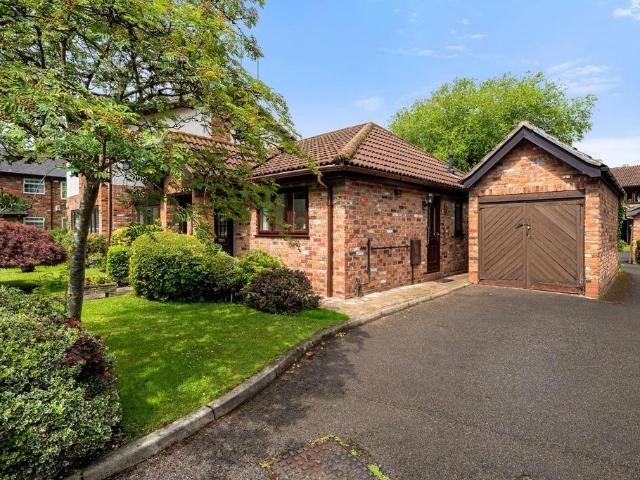 Bungalow for sale in Kitt's Moss, Bramhall