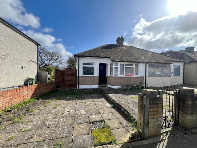 Bungalow for sale in Upminster Bridge, Greater London