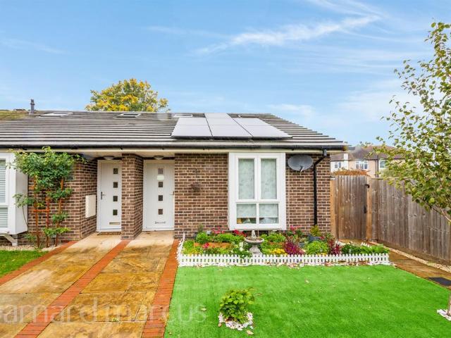 Bungalow for sale in Worcester Park, Greater London
