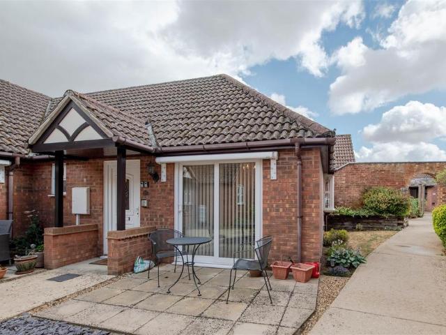 Bungalow for sale in Rushden