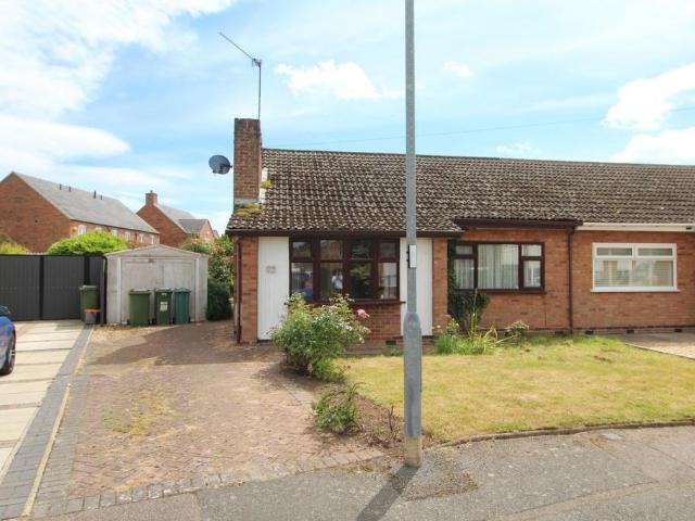 Bungalow for sale in Whetstone, Pinfold