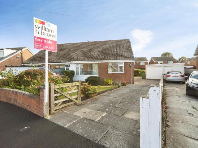 Bungalow for sale in Whinmoor, West Yorkshire