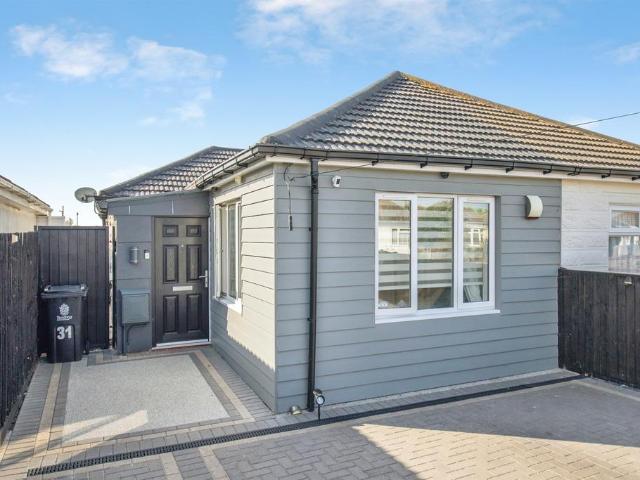 Bungalow for sale in Holland-on-Sea, Dale Hill
