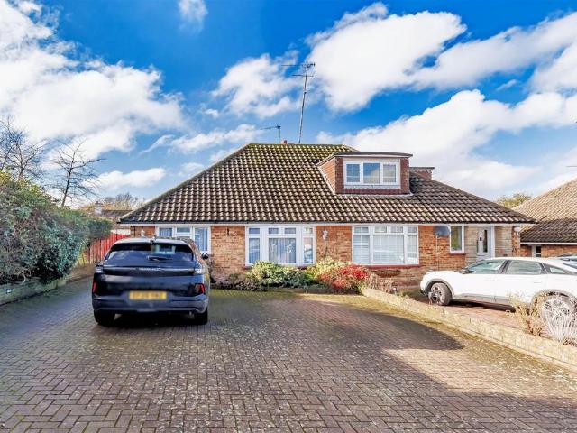 Bungalow for sale in Lambourne, Epping