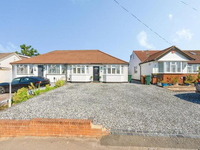 Bungalow for sale in Watford Rural, Batchworth