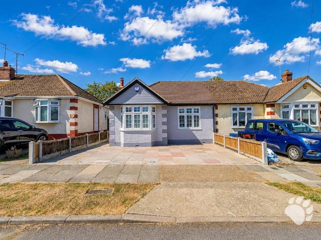 Bungalow for sale in Vange, Essex