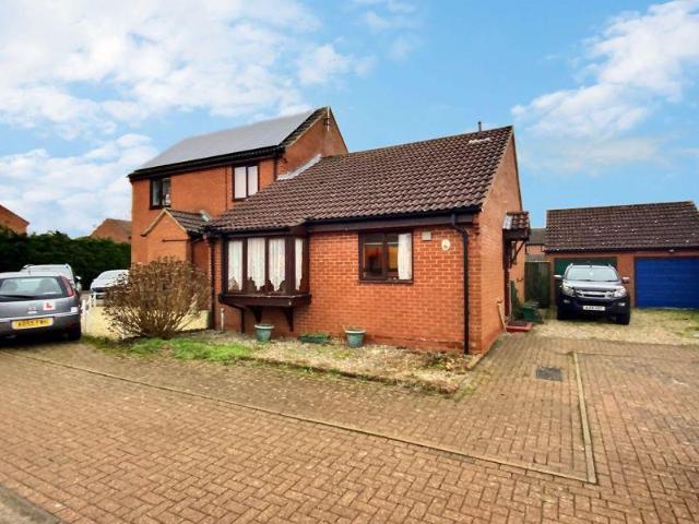 Bungalow for sale in Crostwick, Norfolk