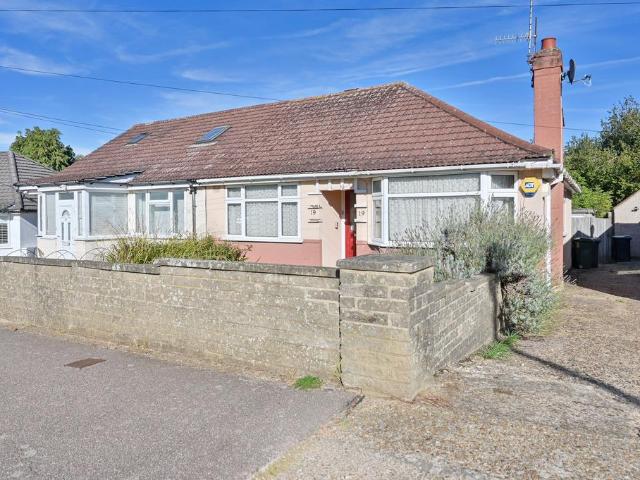 Bungalow for sale in Carpenders Park, Three Rivers