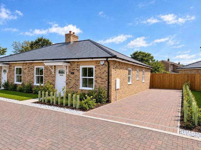 Bungalow for sale in Chipping Hill, Essex